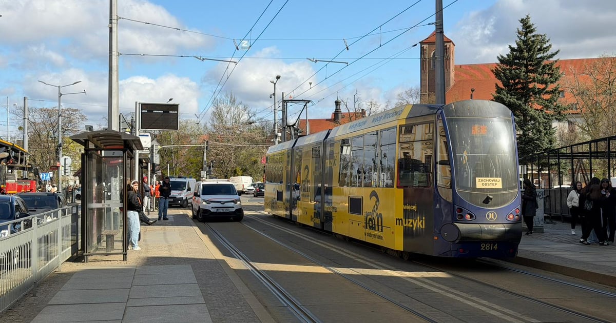 Wykolejony tramwaj pod Halą Targową. Zmiany dla pasażerów