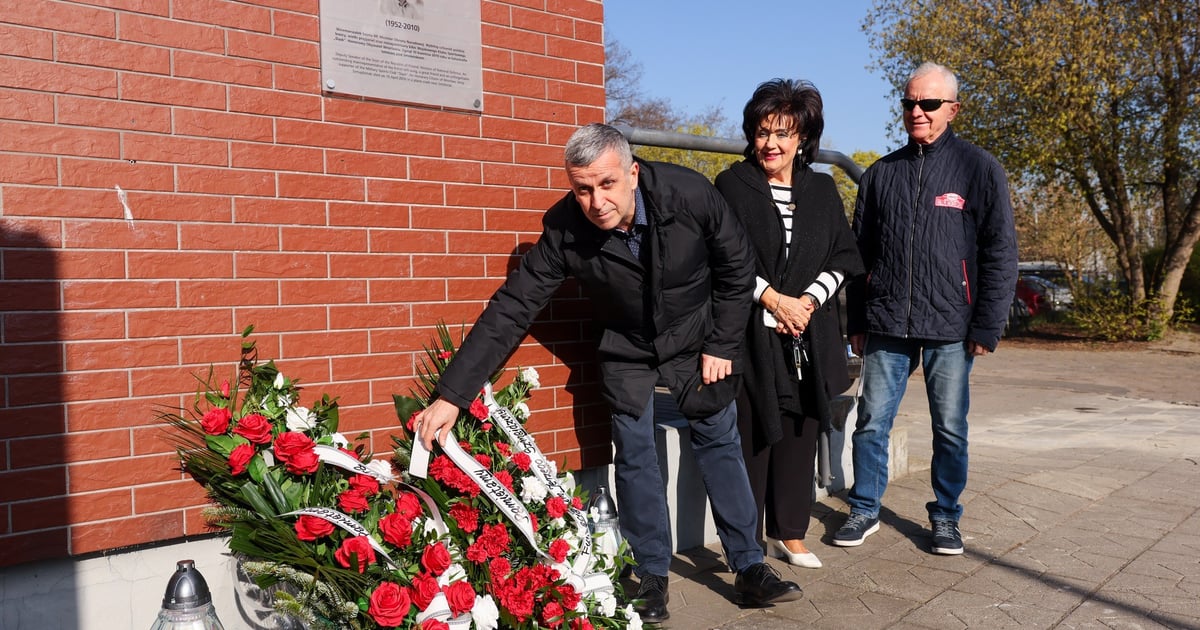 16. rocznica katastrofy smoleńskiej. We Wrocławiu uczczono pamięć ofiar