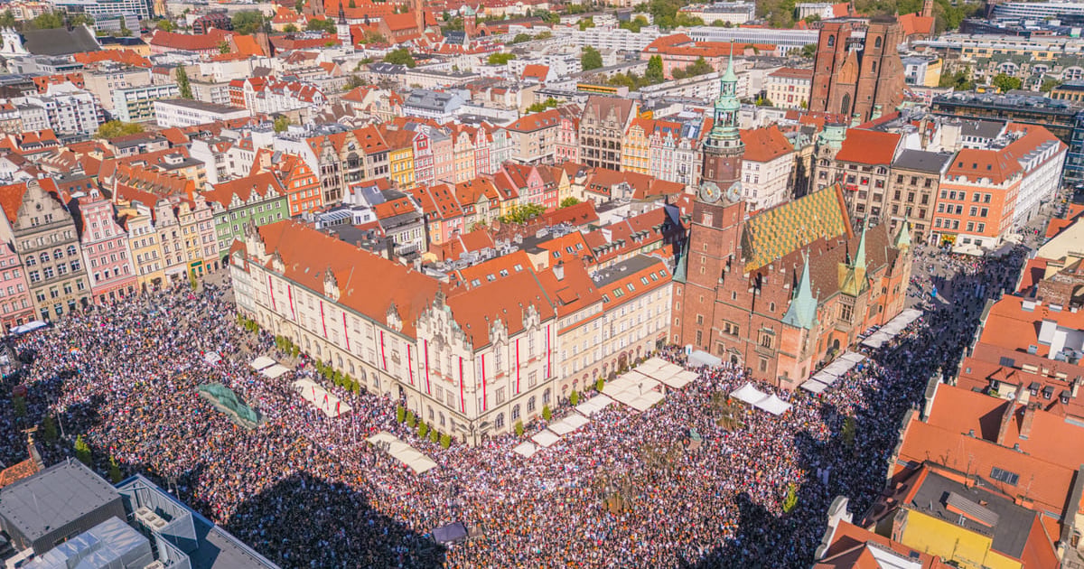 Zobaczcie, jak genialnie wygląda Gitarowy Rekord Świata z lotu ptaka!