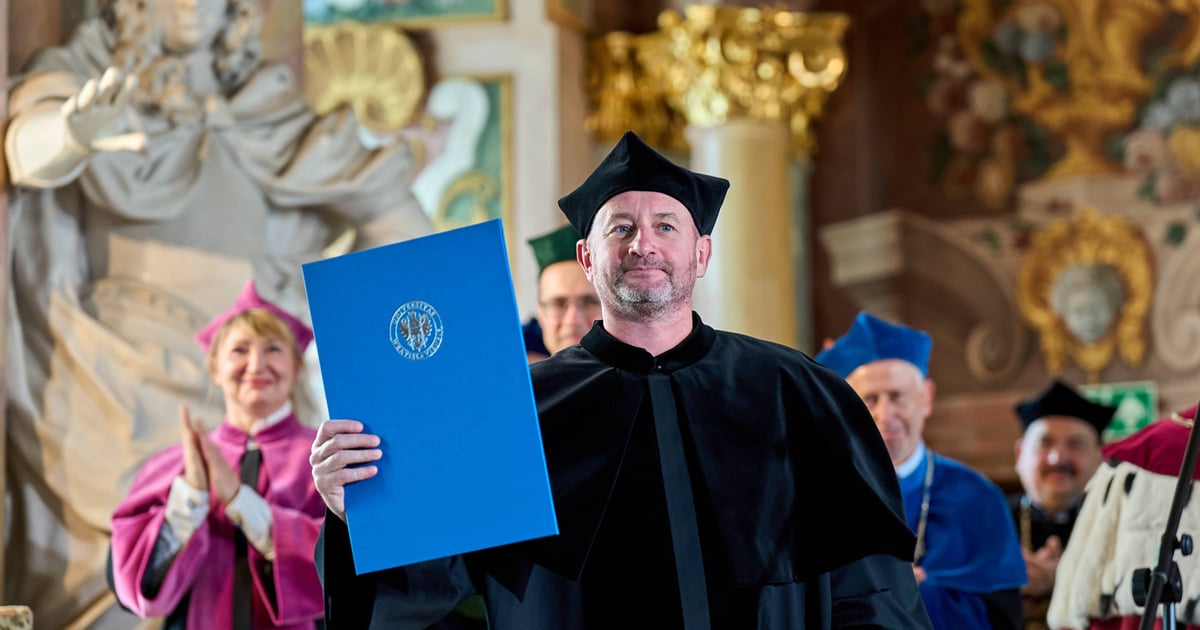 Serhij Żadan doktorem honoris causa Uniwersytetu Wrocławskiego. To ukraiński pisarz, poeta, działacz