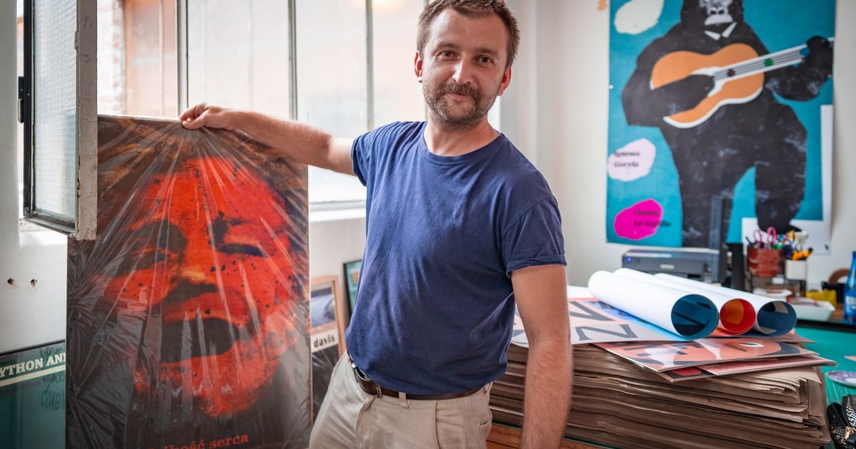 Klimatyczne miejsce, które trzeba odwiedzić. Sklep z plakatami Jakuba Zasady w Podwalu [ZDJĘCIA]