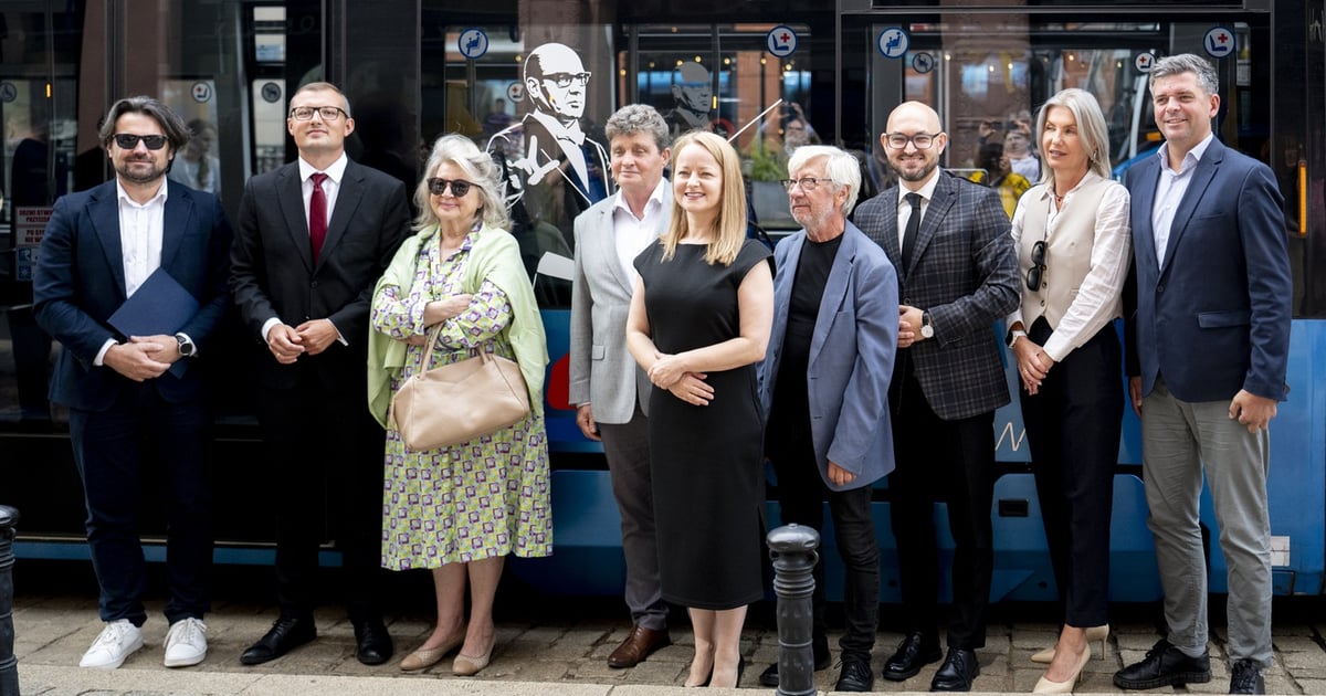 Słynny dyrygent Andrzej Markowski ma we Wrocławiu swój tramwaj! [ZDJĘCIA]