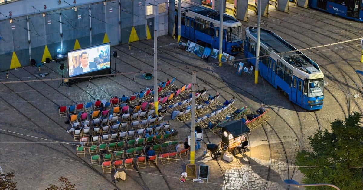 Tam, gdzie nocują tramwaje. Kino pod chmurką w zajezdni Ołbin