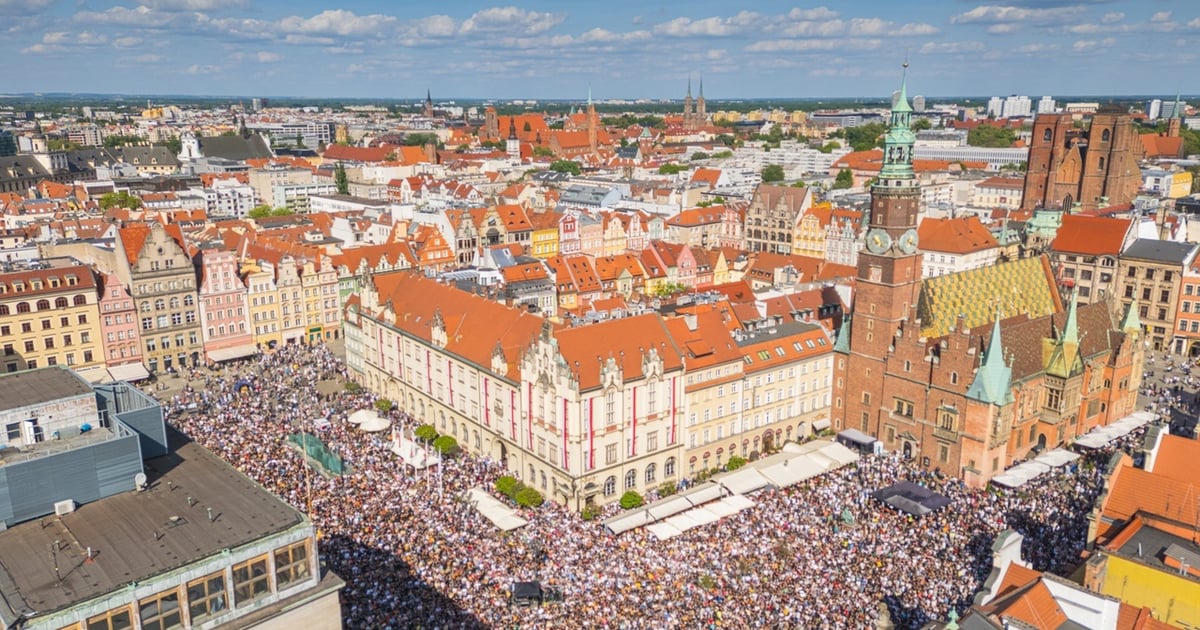 Gitarowy Rekord Świata 2025 we Wrocławiu z lotu ptaka. Co za tłum!