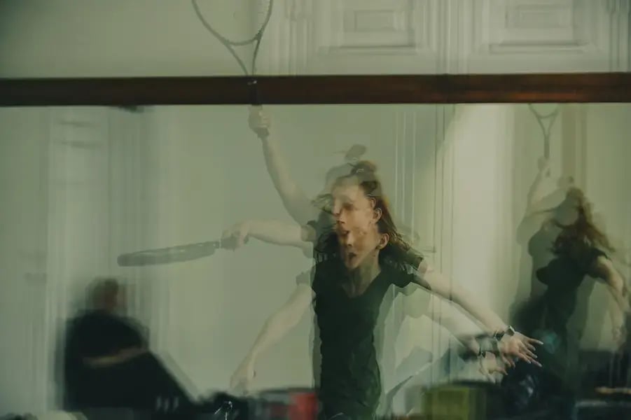 Świątek na korcie, Świątek na deskach... teatru. Premiera we Wrocławiu