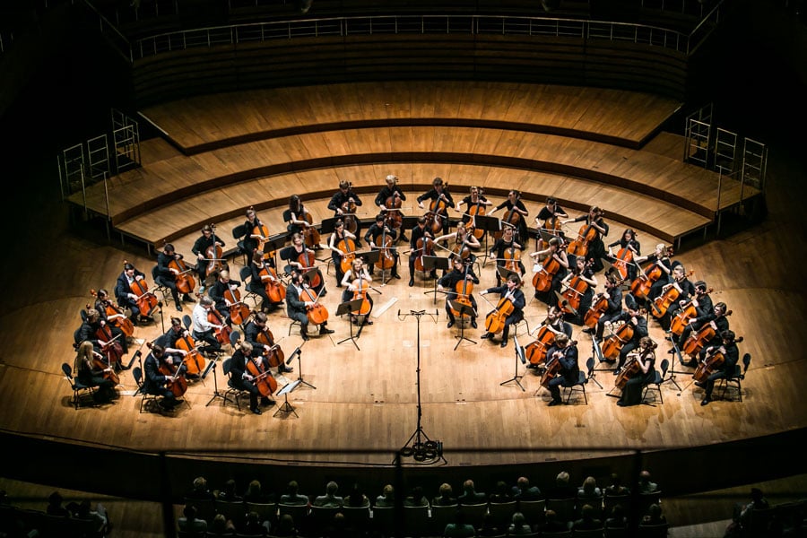 Gala operowa bez śpiewaków? Za to zagra prawie 40 wiolonczel! Koncert w NFM na początek wakacji