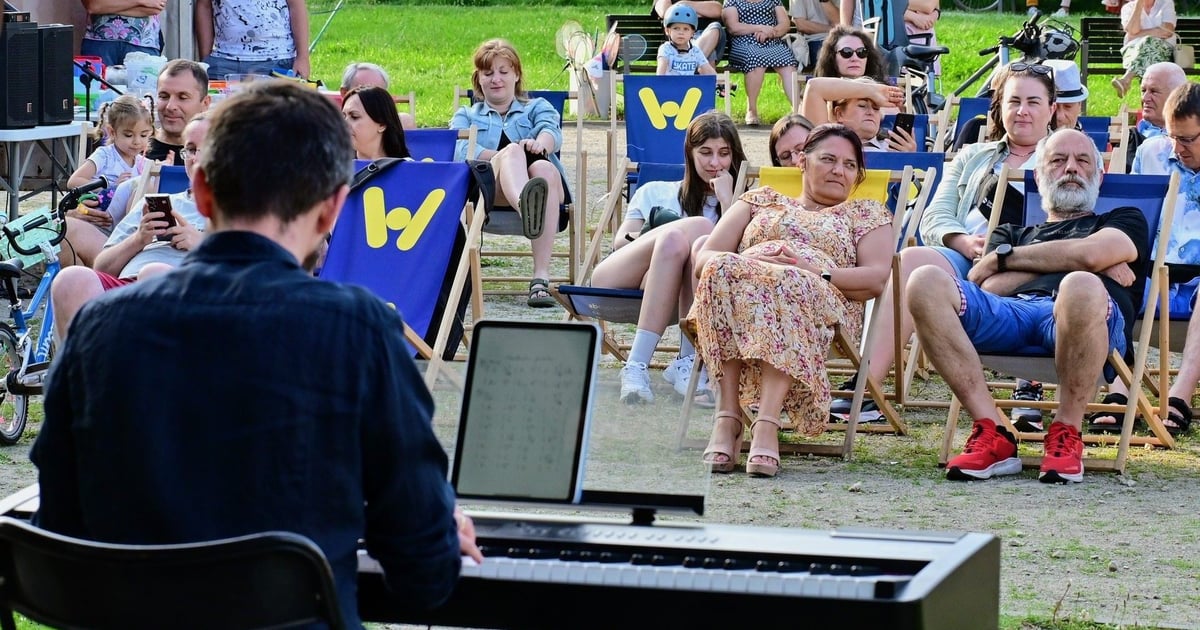 Wyjątkowy koncert. Na podwórku na Gaju rozbrzmiała muzyka. Będą kolejne