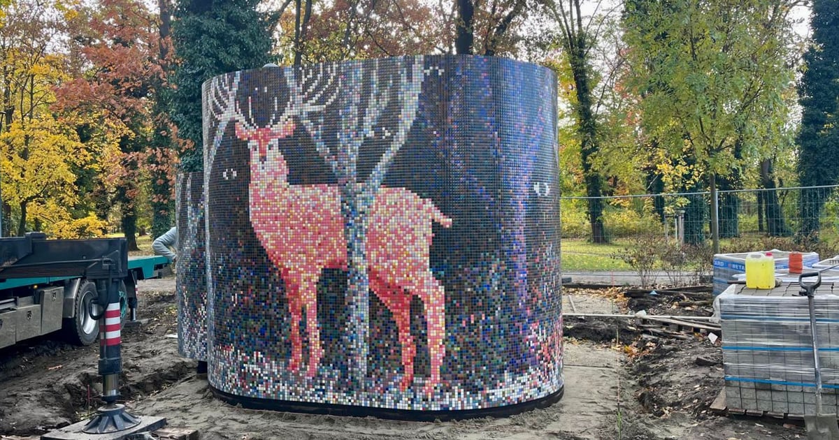 W parku Tarnogajskim postawiono publiczną toaletę. Ma piękną mozaikę!