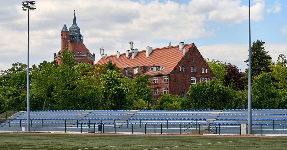 Boisko MCS przy Sztabowej z nową trybuną | ZDJĘCIA