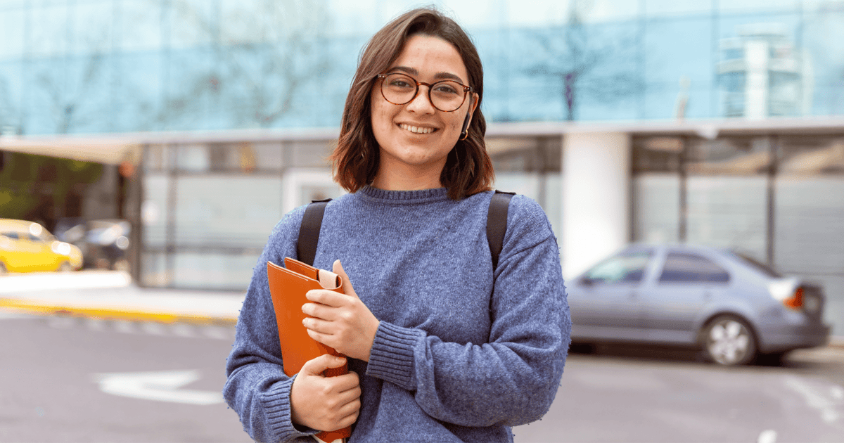 Młodzieżowe Słowo Roku 2025. Oto finałowa 15-stka. Zagłosuj!