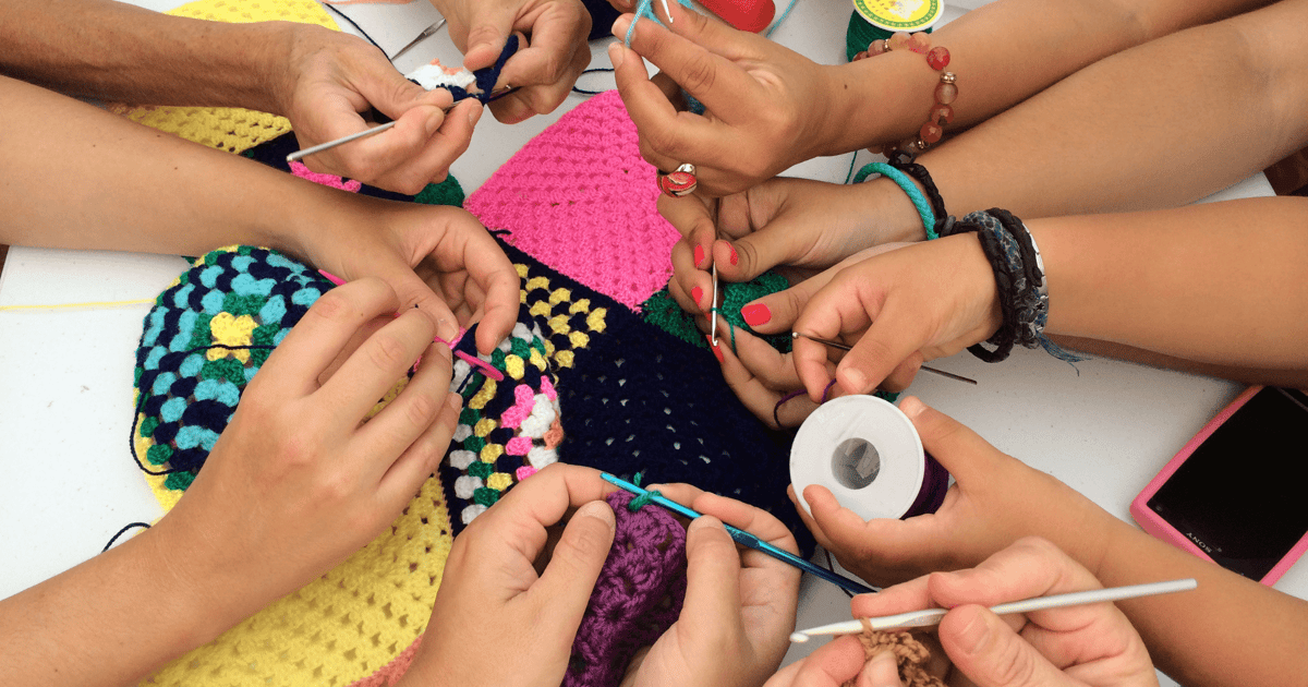 „Dziergamy ciepło dla potrzebujących”. Świetna akcja na Maślicach