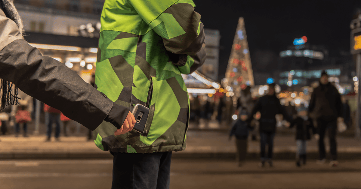 W galeriach, na jarmarkach, choćby w tramwaju. Uwaga na portfele!