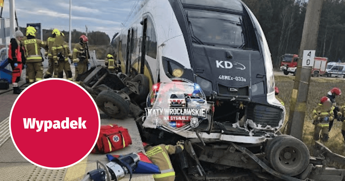 Zderzenie busa z pociągiem w Chrząstawie Małej. Utrudnienia dla pasażerów