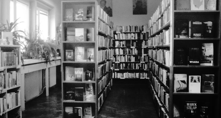 Plakat Wystawa „Biblioteka przy ul. 8 Maja we Wrocławiu w czerni eksperymentalnej”