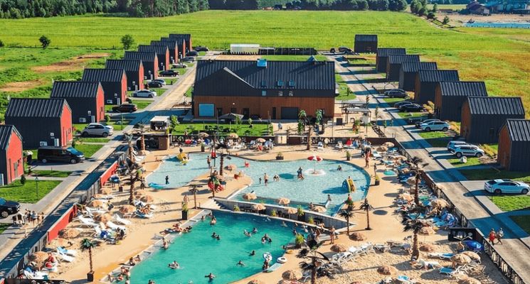 Plakat Obóz letni dla dzieci - Wioska Wakacyjna Radawa - wyjazd z Wrocławia