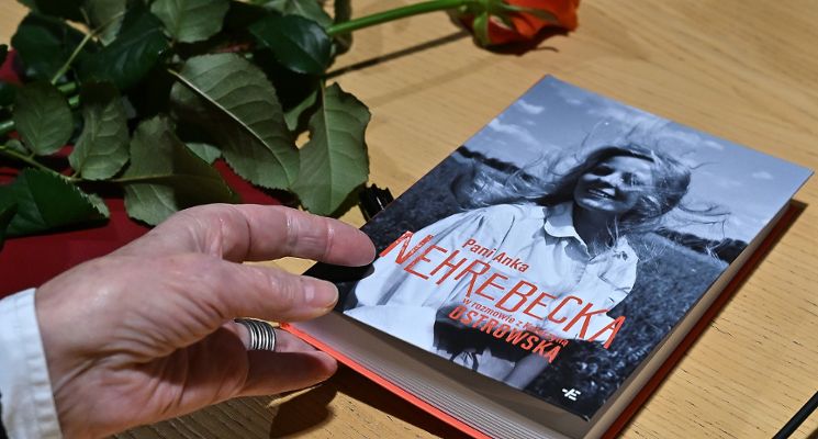 Plakat Spotkanie autorskie z aktorką Anną Nahrebecką