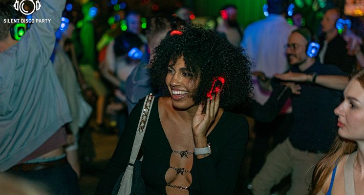 Plakat Silent disco na powitanie wiosny!