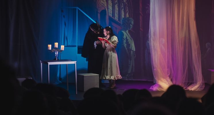 Plakat „Piękna i Bestia” familijny spektakl Teatru Kambak