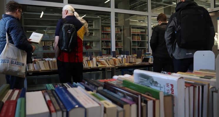 Plakat Tydzień Bibliotek – Kiermasz Książek