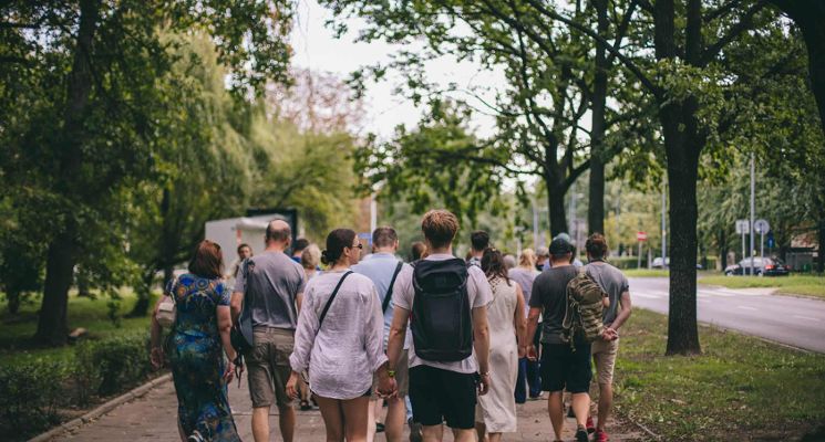 Plakat Wykład w ramach Szkoły Sąsiedzkich Spacerów – Fokus na Fabryczną