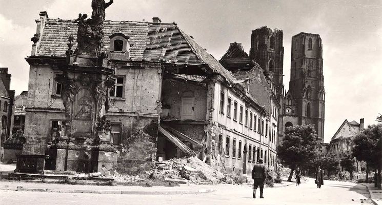 Plakat Poznaj Wrocław - omówienie odbudowy Wrocławia po 1945 r