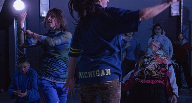 Plakat "Watch me!" - spektakl Magdy Jędry w ramach projektu Choreotopie