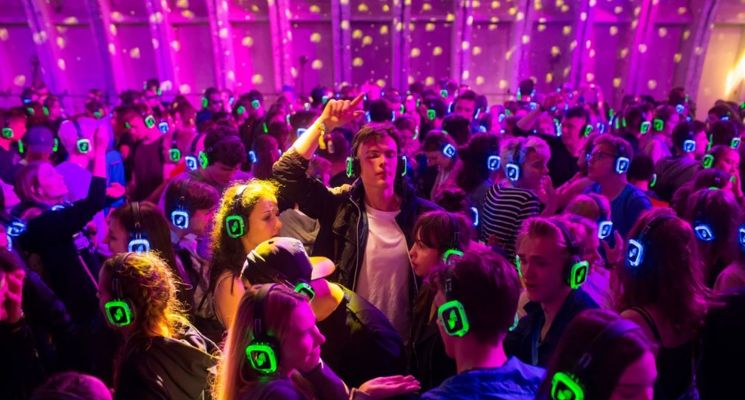 Plakat Silent disco w Concordia Design – Wdech/Wydech Rooftop