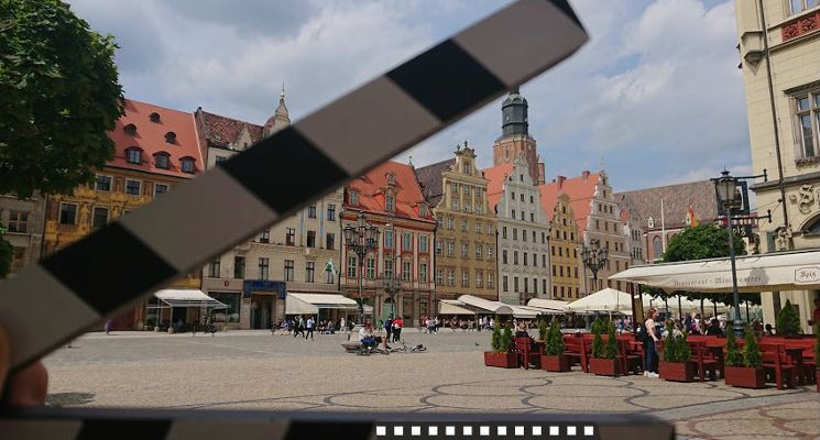 Plakat Kamera. Akcja. Wrocław! Cykl bezpłatnych wycieczek filmowych: pieszych i rowerowych