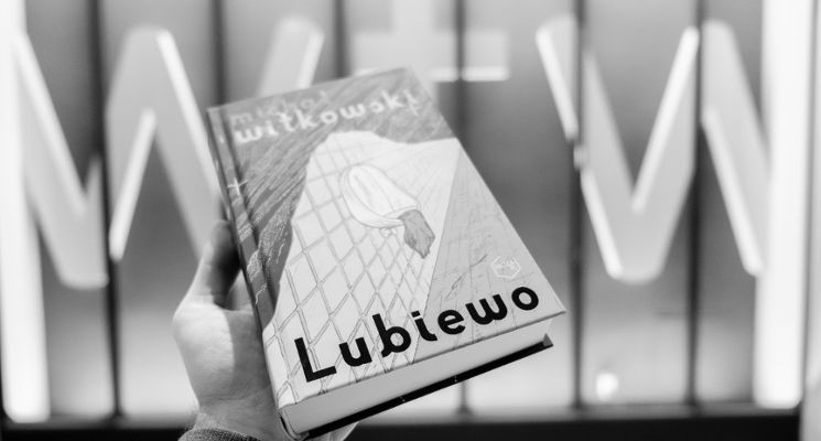 Plakat „Lubiewo” – premierowy set spektaklu