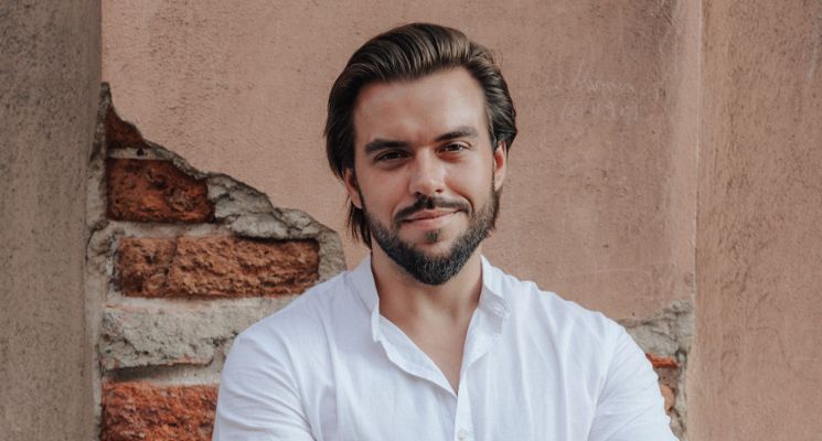 Plakat Spacer z przewodnikiem „płać ile chcesz”. Dwór cesarski, wiszące domy i terroryści