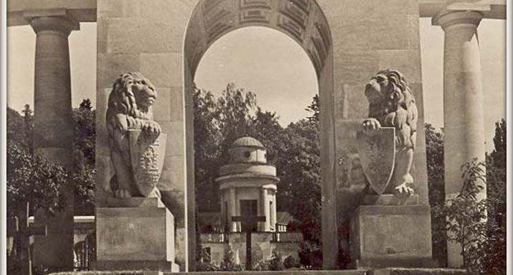 Plakat Prelekcja „Spacer w czasie i przestrzeni po Cmentarzu Łyczakowskim i Cmentarzu Obrońców Lwowa”