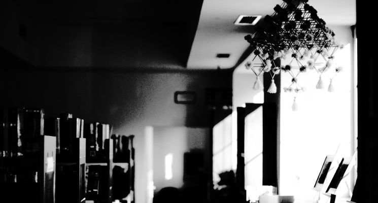 Plakat Wystawa zdjęć „Biblioteka przy ul. Tarnogórskiej we Wrocławiu w czerni eksperymentalnej”