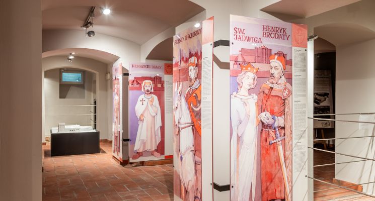 Plakat Zwiedzanie z przewodnikiem reliktów pierwszego zamku we Wrocławiu