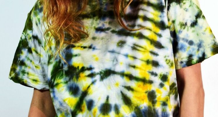 Plakat Tie dye na wakacje – barwienie ubrań #zerowaste