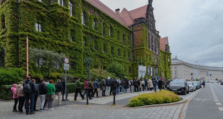 Plakat Noc Muzeów 2026 | Muzeum Narodowe | „Detektywi sztuki” – zajęcia edukacyjne dla dzieci