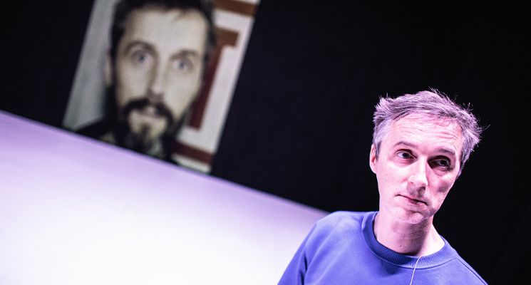 Plakat "Czym różni się Rebecca Solnit od “Rebekki Solnit”? Prawda, fikcja, troska"