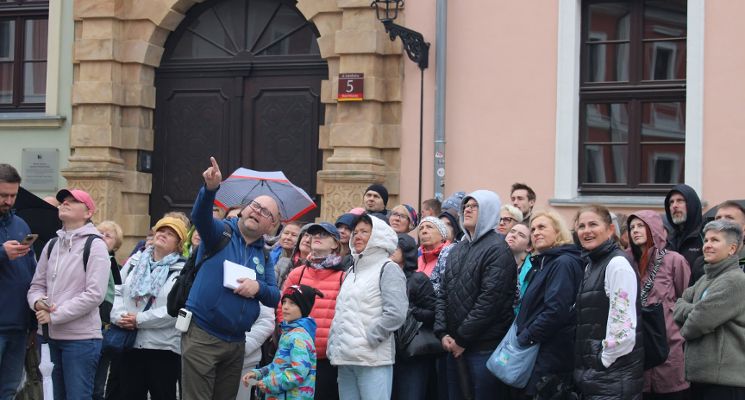 Plakat PREMIERA SPECJALNA! Wrocławskie opowieści z dreszczykiem - (Nie)oczywisty spacer z przewodnikiem
