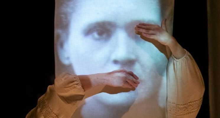 Plakat Maria Skłodowska-Curie w mowie obronnej