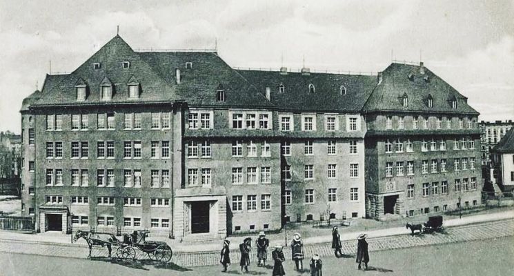 Plakat Gajowice i Powstańców Śląskich. Historyczny spacer z przewodnikien