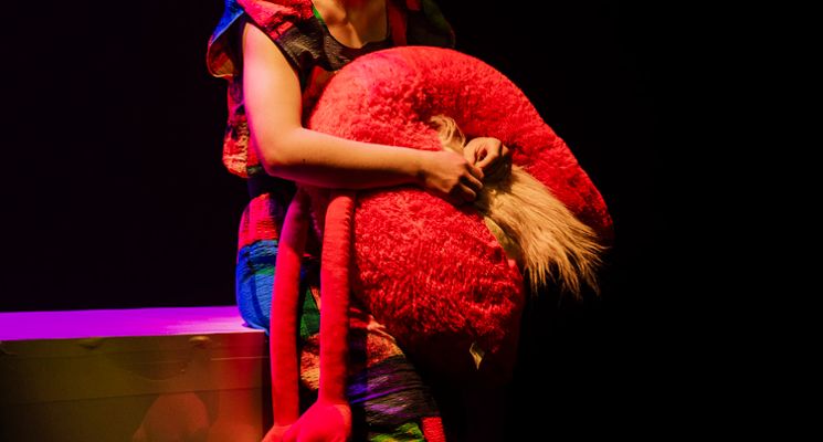 Plakat ŚWIĘTUJMY DZIEŃ MAMY w Teatrze KAMBAK - Familijny spektakl "WENDY"