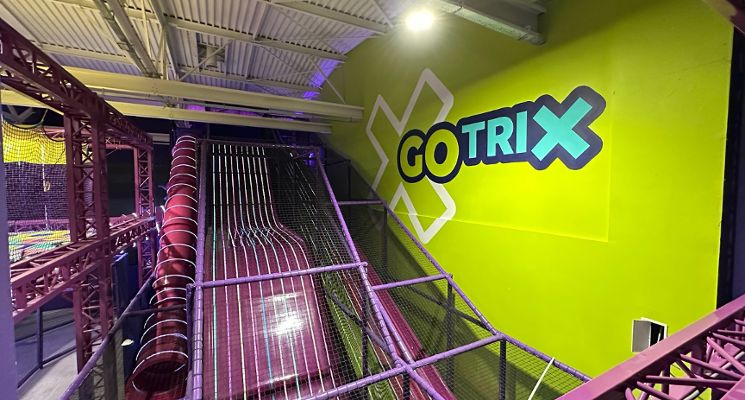 Plakat GOtrix w GOjump MEGApark. Nowa strefa rozrywki otwiera się we Wrocławiu!