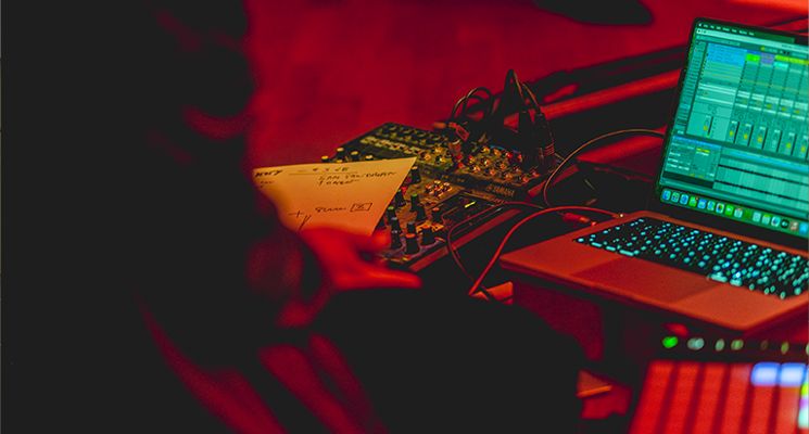 Plakat Naiwność. Światło na krańcach świata - immersyjny performans dźwiękowy