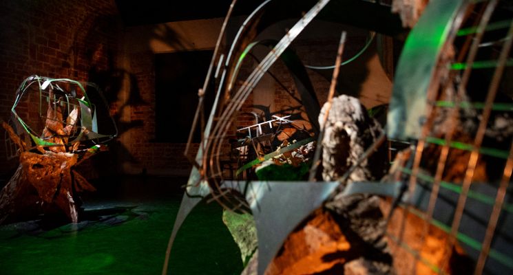 Plakat „Słoje drzewa” - spektakl Jerzego Bielunasa na podstawie utworów Urszuli Kozioł