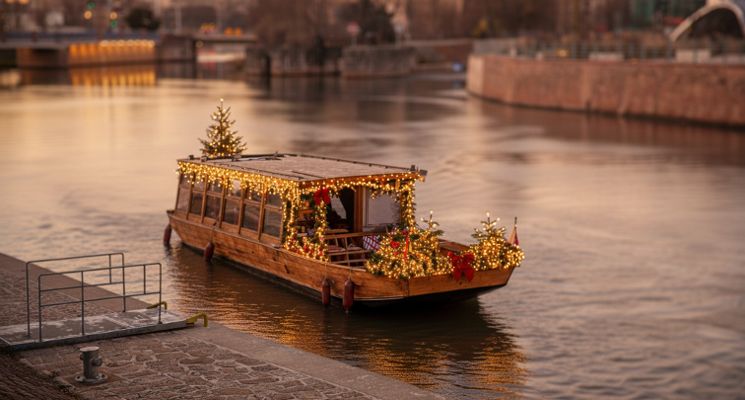 Plakat Rejsy świątecznym statkiem po starym mieście