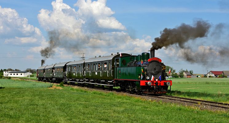 Plakat Pociągiem retro na Paradę Parowozów 2026