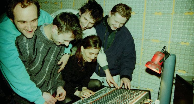 Plakat Niezależne miasto. Spacerem przez lata 90.