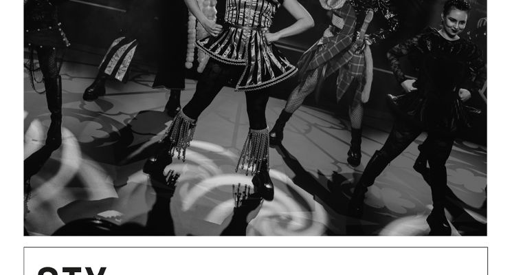 Plakat Musical „SIX” w Teatrze Dialogu