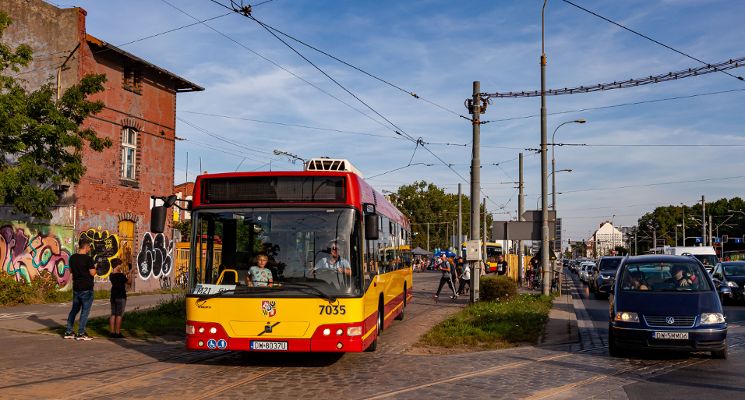 Plakat Początek wakacji z Volvo 7700 – jedyna taka okazja przejażdzki
