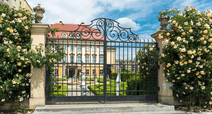 Plakat Bo dziś Andrzeja! O wrocławskich patronkach i patronach | Oprowadzanie po wystawie
