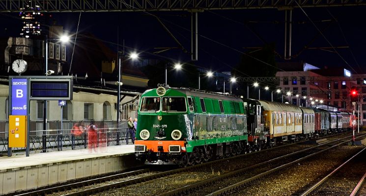 Plakat Noc Muzeów 2026 - Klub Sympatyków Kolei we Wrocławiu.